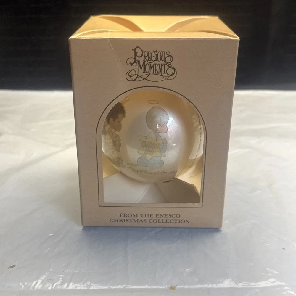 Vintage Precious Moments Christmas Glass Ball‎ Ornament. They Followed The Star